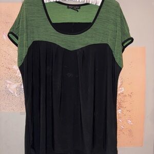 Susan Lawrence Green and Black Short Sleeve Top
